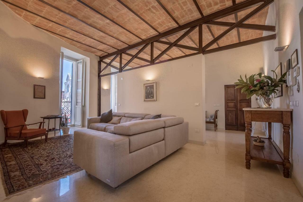 La Residenza In Piazza Grande Apartment Foligno Luaran gambar