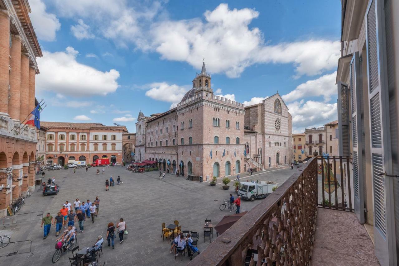 La Residenza In Piazza Grande Apartment Foligno Luaran gambar