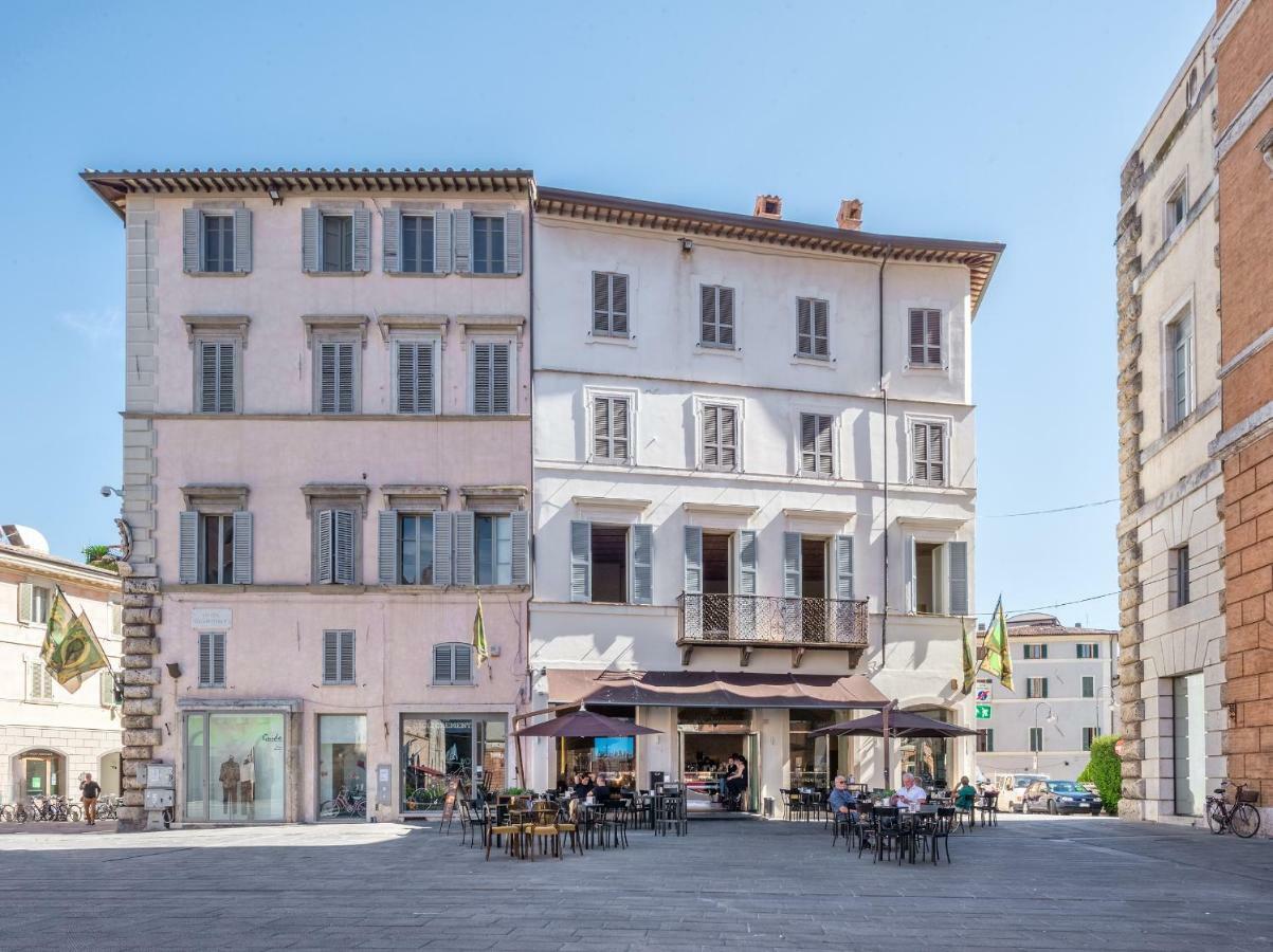 La Residenza In Piazza Grande Apartment Foligno Luaran gambar